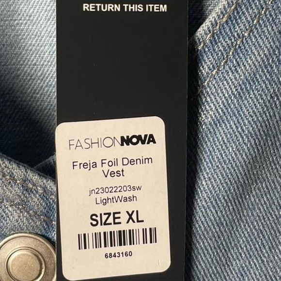 Fashion Nova Light Blue Denim Crop Top - Picture 4 of 8